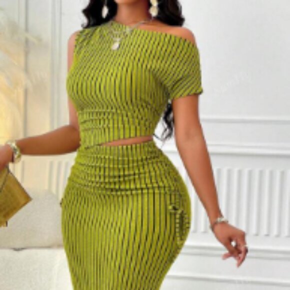 Women's Ruched Top And Mermaid Skirt Set Green - Picture 1 of 6